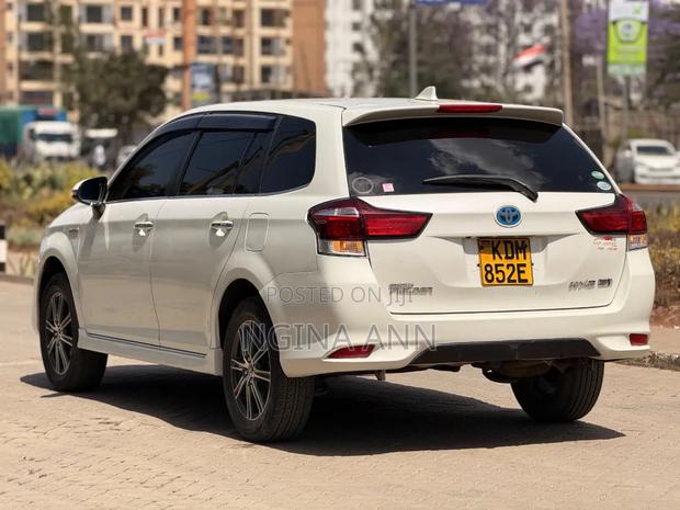 Toyota Corolla Fielder 2016 Silver