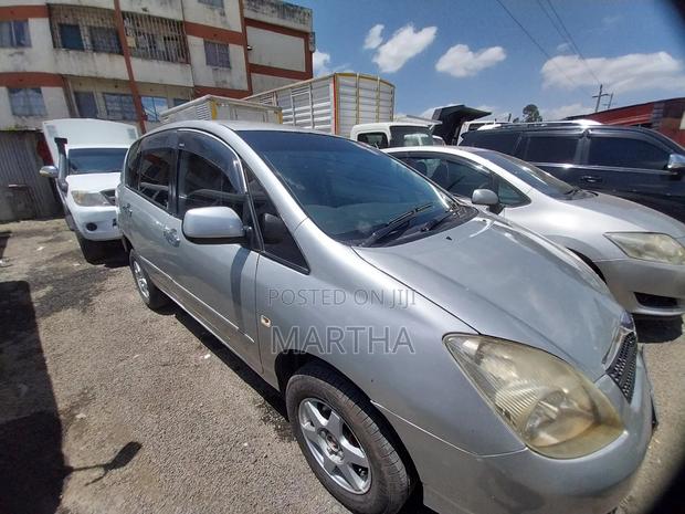Toyota Raum 2005 Silver