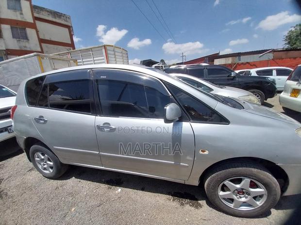 Toyota Raum 2005 Silver