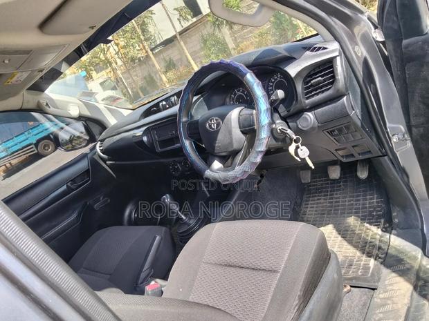 Toyota Hilux 2023 Gray