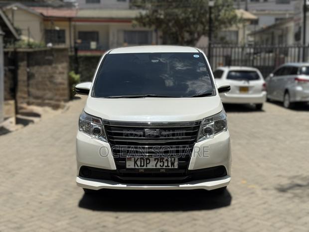 Toyota Noah 2.0 FWD (7 Seater) 2017 White