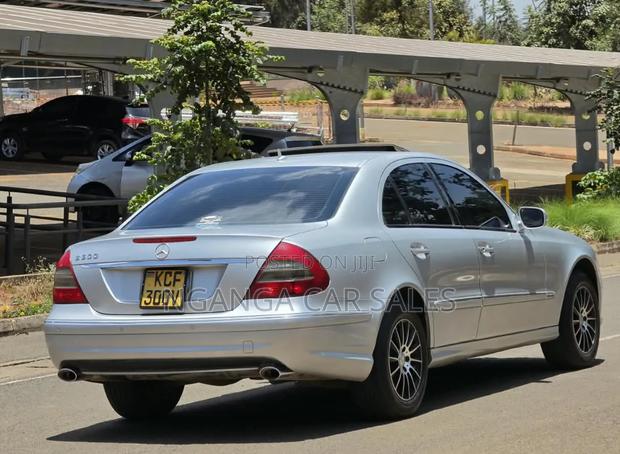 Mercedes-Benz E300 2008 Silver