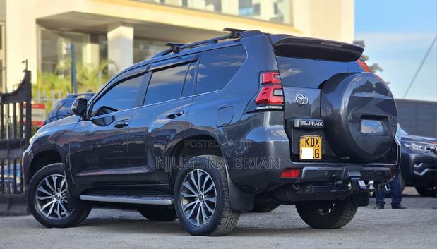 Toyota Land Cruiser Prado 2.8 2023 Gray