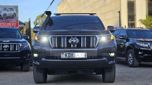 Toyota Land Cruiser Prado 2.8 2023 Gray