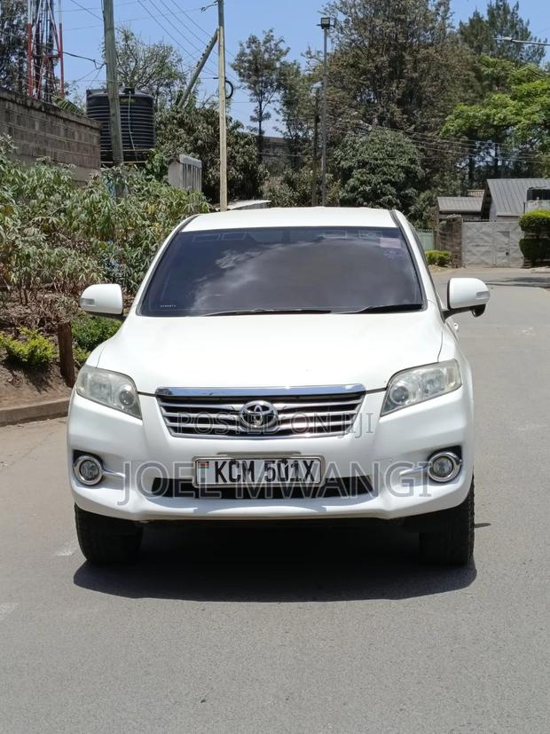 Toyota Vanguard 2010 White