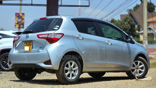 Toyota Vitz 1.5 FWD Hybrid 5dr 2018 Silver