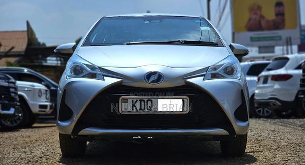Toyota Vitz 1.5 FWD Hybrid 5dr 2018 Silver