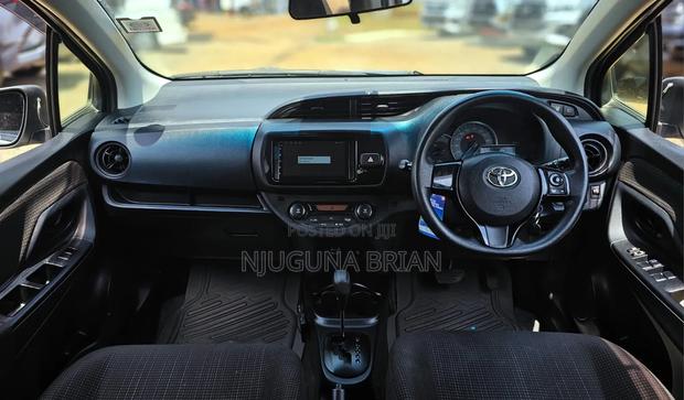 Toyota Vitz 1.5 FWD Hybrid 5dr 2018 Silver