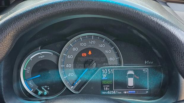 Toyota Vitz 1.5 FWD Hybrid 5dr 2018 Silver