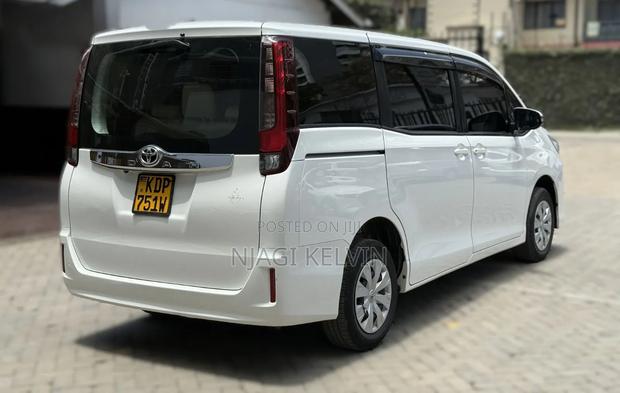 Toyota Noah 2017 White