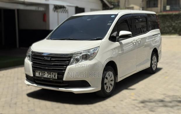 Toyota Noah 2017 White