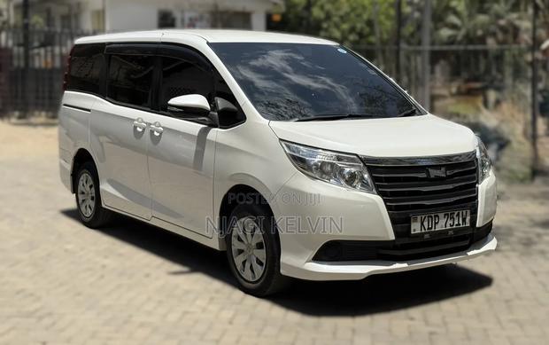 Toyota Noah 2017 White