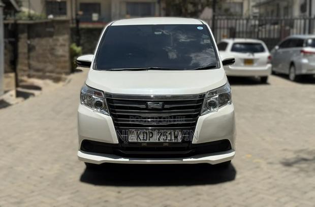 Toyota Noah 2017 White