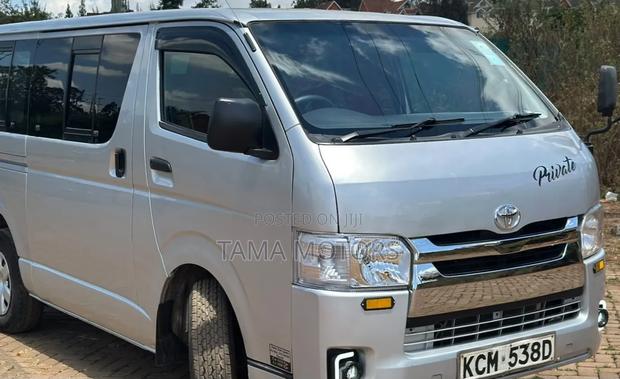 Toyota Grand HiAce 2002 Silver