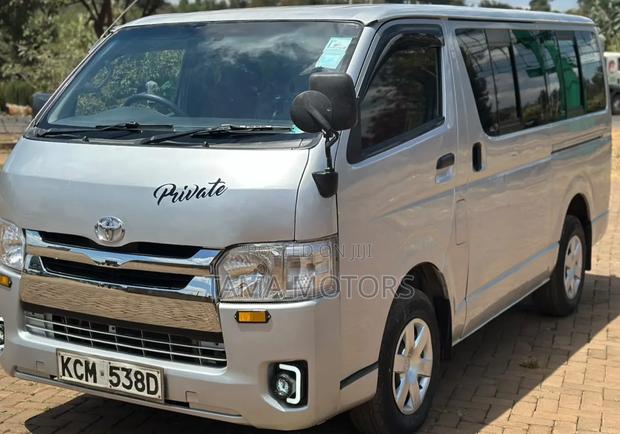 Toyota Grand HiAce 2002 Silver