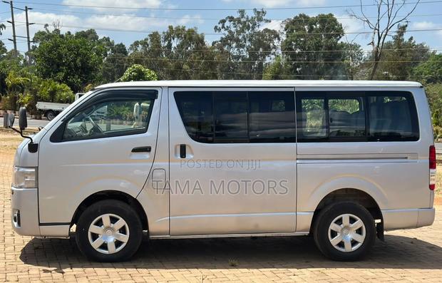 Toyota Grand HiAce 2002 Silver
