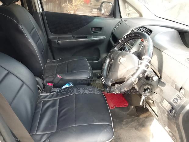 Toyota Ractis 2007 Silver