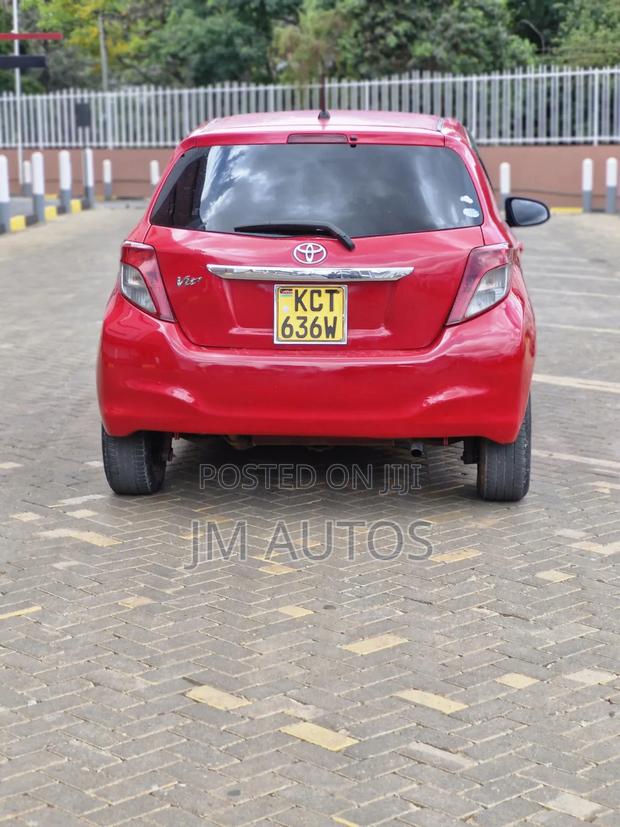 Toyota Vitz 1.3 FWD 5dr 2011 Red