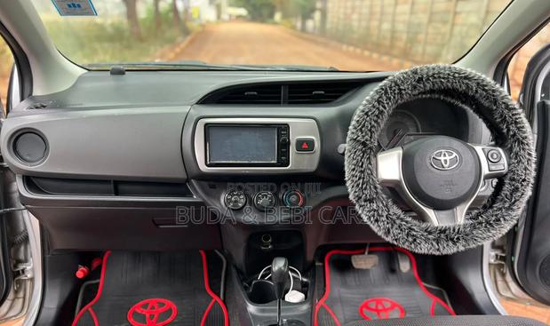Toyota Vitz 2016 Silver