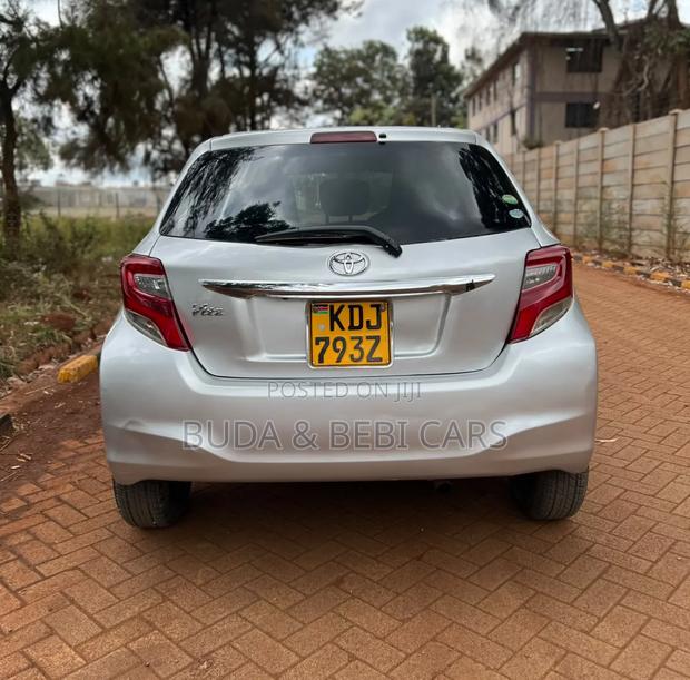 Toyota Vitz 2016 Silver