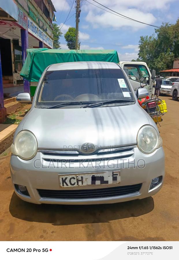Toyota Sienta 1.5 FWD 2010 Silver