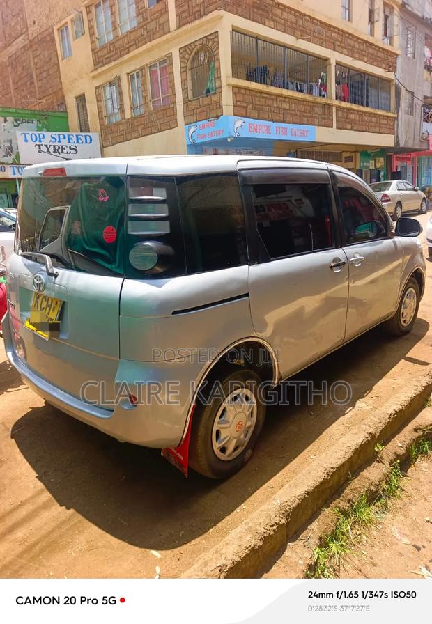 Toyota Sienta 1.5 FWD 2010 Silver