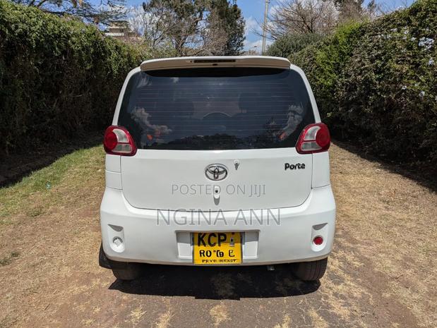 Toyota Porte 2011 White