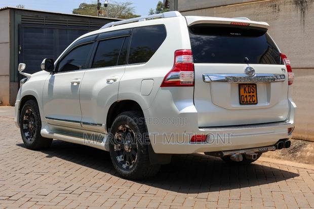 Toyota Land Cruiser Prado 2017 White