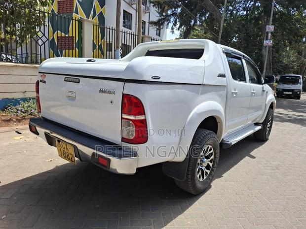 Toyota Hilux 2015 White