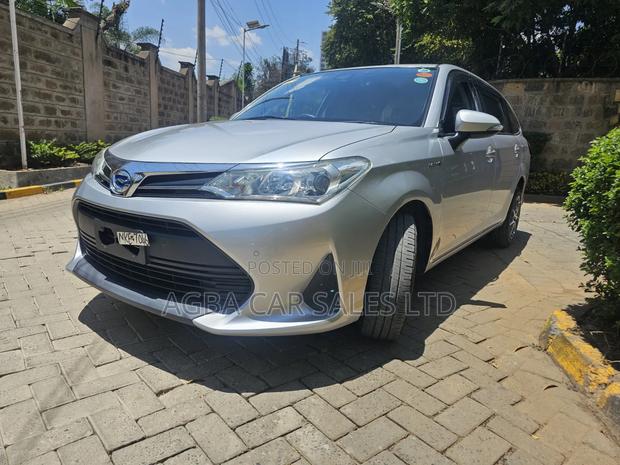 Toyota Corolla Fielder 2019 Silver