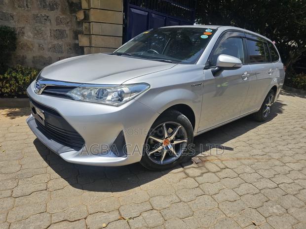 Toyota Corolla Fielder 2019 Silver