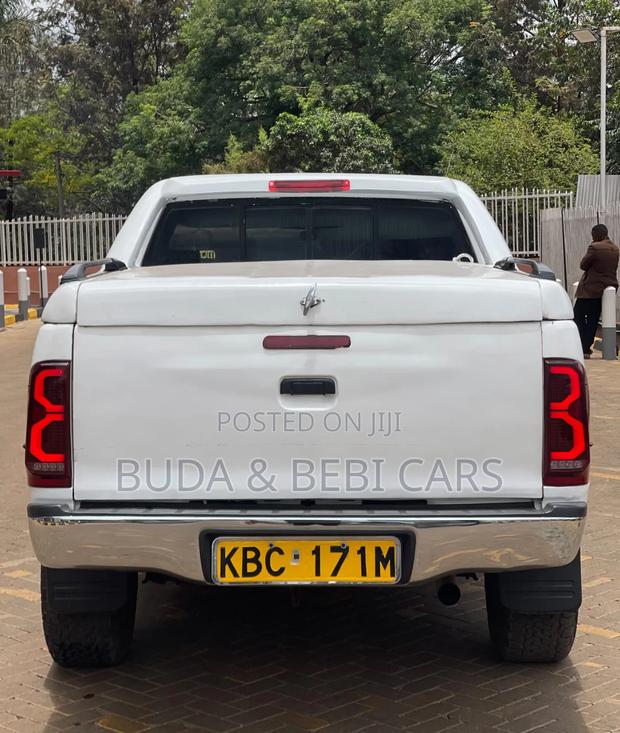 Toyota Hilux 2.5 D-4D Double Cab 2008 White