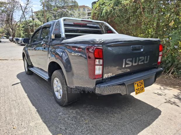 Isuzu D-MAX 2022 Gray