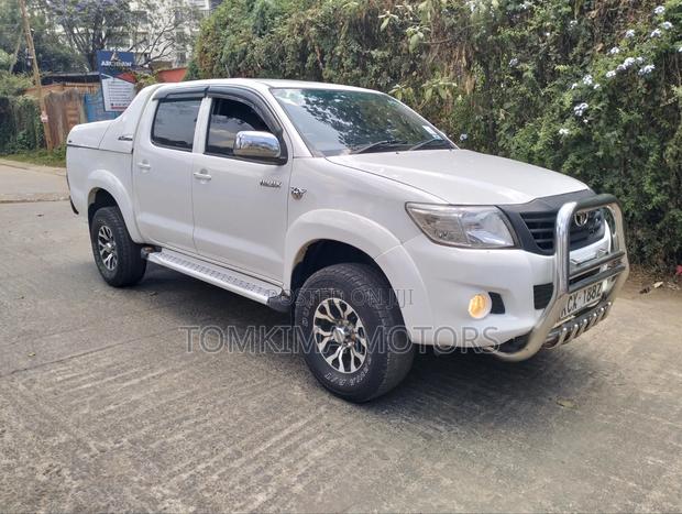 Toyota Hilux 2013 White