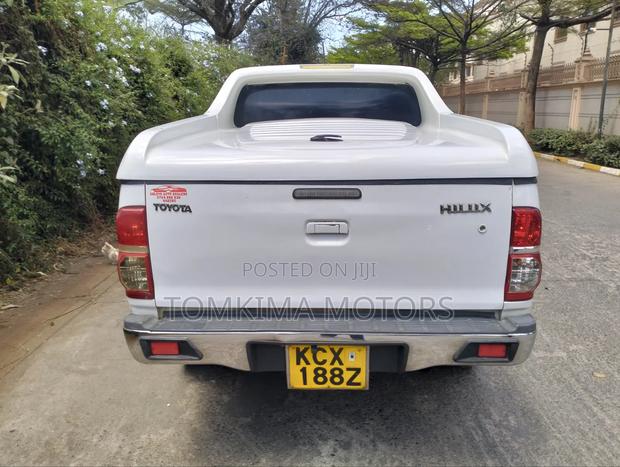 Toyota Hilux 2013 White