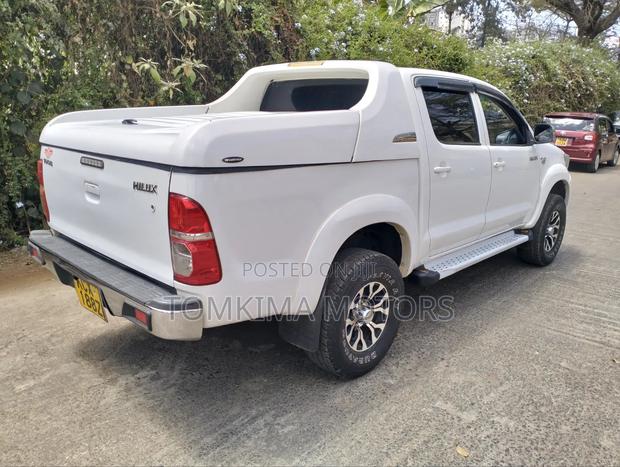 Toyota Hilux 2013 White