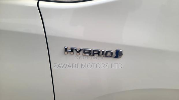 Toyota Esquire 1.8 FWD Hybrid (7 seater) 2019 White