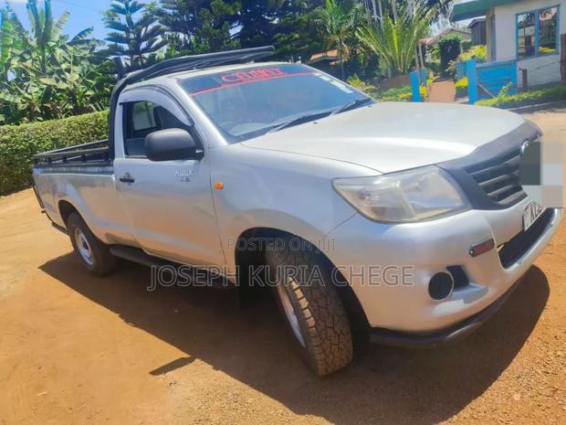 Toyota Hilux 2015 Silver