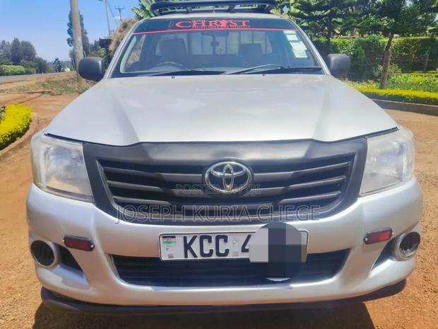 Toyota Hilux 2015 Silver