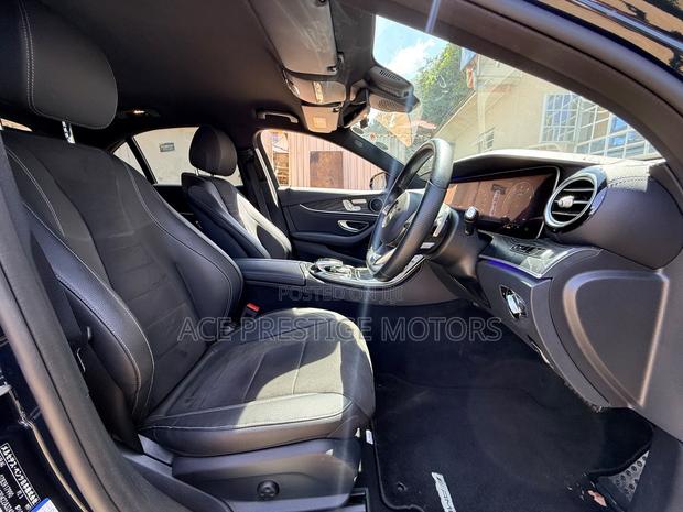 Mercedes-Benz E200 2018 Blue