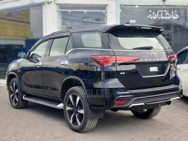 Toyota Fortuner 2019 Black