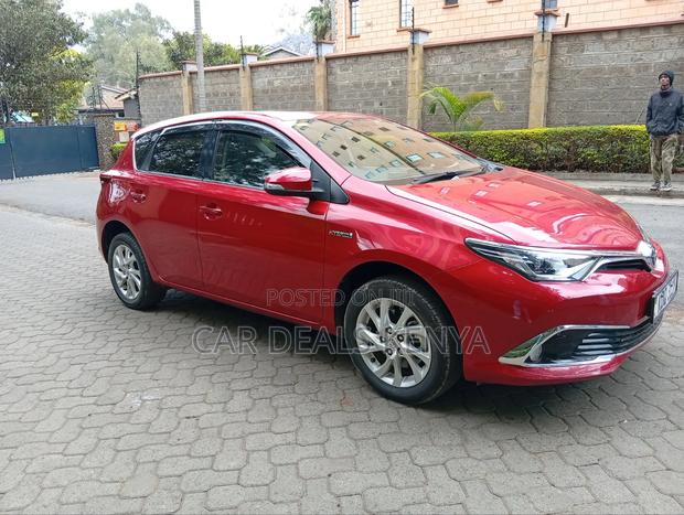 Toyota Auris 2018 Red