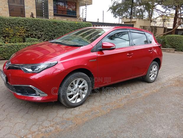 Toyota Auris 2018 Red