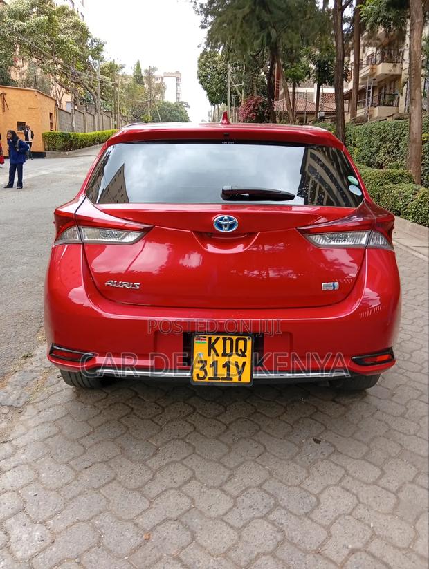 Toyota Auris 2018 Red