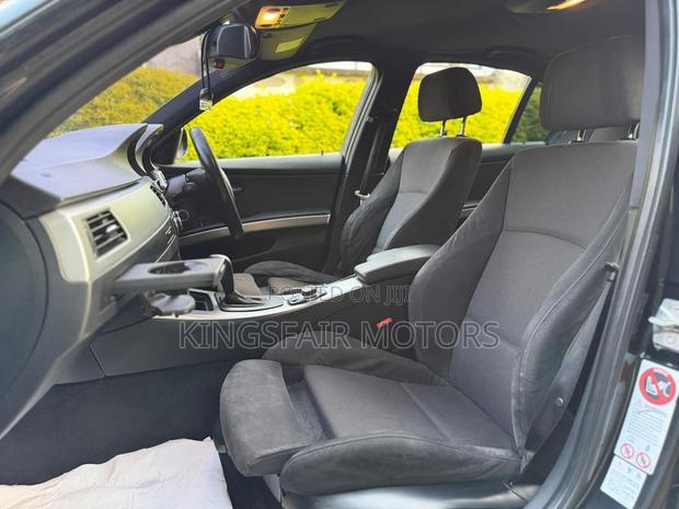 BMW 320i 2011 Black
