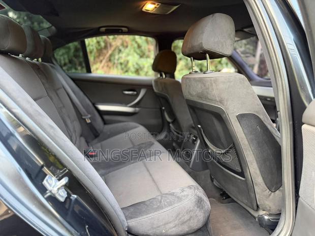 BMW 320i 2011 Black