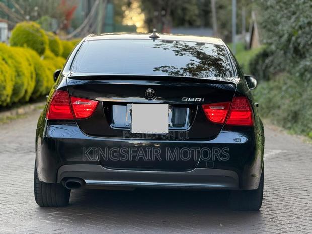 BMW 320i 2011 Black