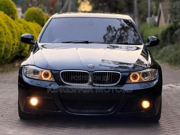 BMW 320i 2011 Black