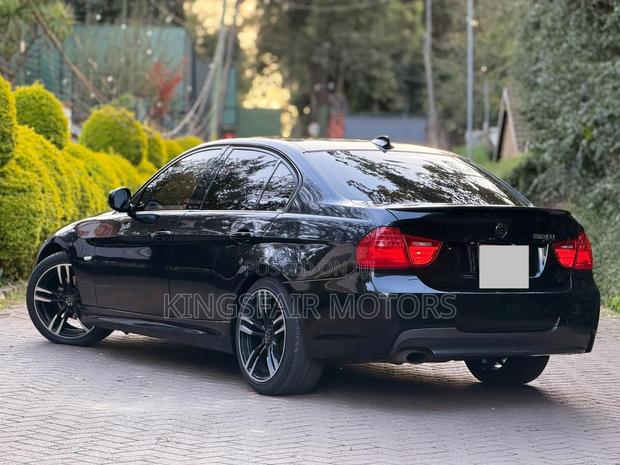 BMW 320i 2011 Black