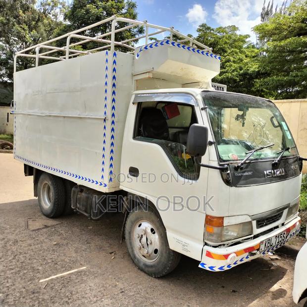 Isuzu ELF Truck 2003 White